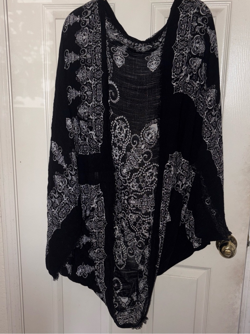 Boho Vixen  TROPHY WIFE COCOON CAPE IN BLACK One Size - Picture 6 of 8